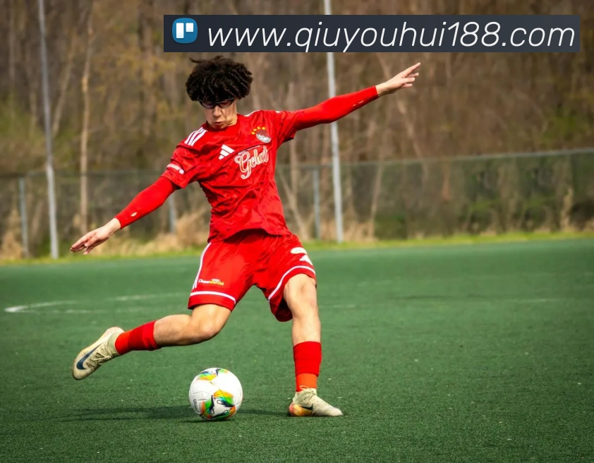 卡秃怒斥裁判判罚不公瓦塞尔手部接触并非犯规真相揭晓