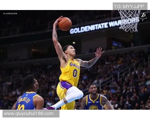 库兹马上半场表现出色连得8分贡献10分3板正负值高达9