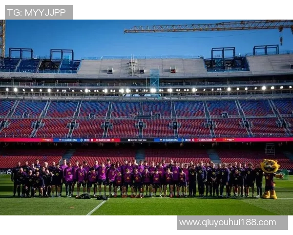 拉波尔塔谈巴萨大选时机梅西在诺坎普拍照展现可爱一面