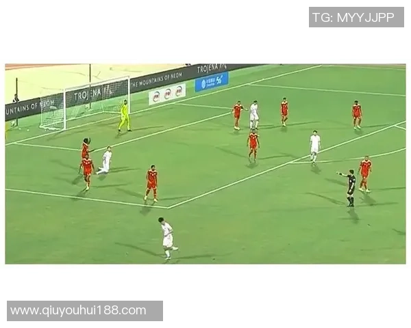 最后时刻U22国足角球争议鲍世蒙拔角旗杆遭黄牌处罚后幽默插回 最后时刻U22国足角球争议鲍世蒙拔角旗杆遭黄牌处罚后幽默插回