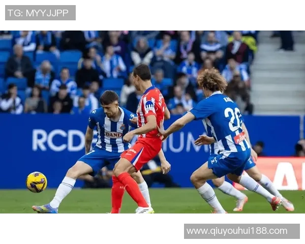 西甲最新动态巴萨登顶皇马明晨挑战赫罗纳马竞紧随其后升至第三 西甲最新动态巴萨登顶皇马明晨挑战赫罗纳马竞紧随其后升至第三